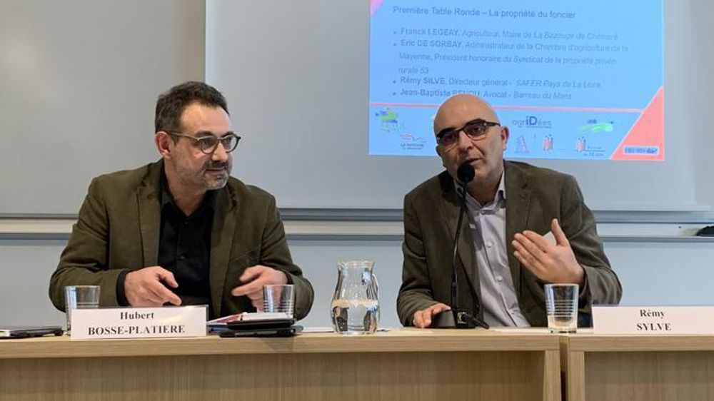 « L’association des maires de France a sans doute mieux défendu son bifteck que nous », a estimé Rémy Sylve, directeur général de la Safer Pays de la Loire. Il avait été interrogé par Hubert Bosse-Platière sur l’attribution aux communes du nouveau droit de préemption relatif aux terres agricoles situées dans les aires de captage d’eau destinée à la consommation humaine. © A. Marcotte